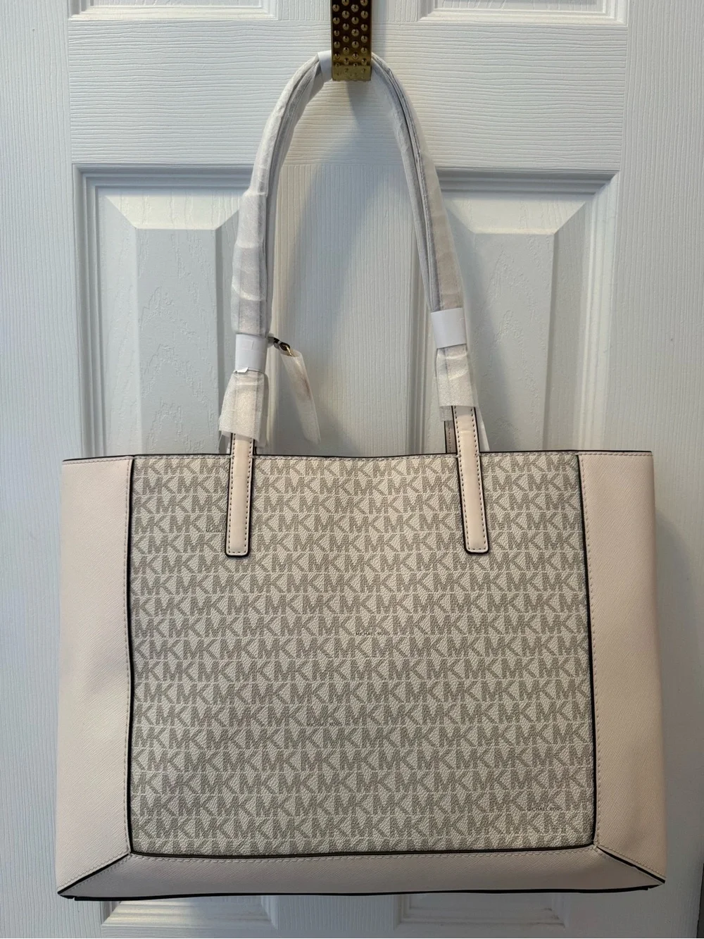 Michael Kors Vanille/Creme Sallie East West Large Tote Bag